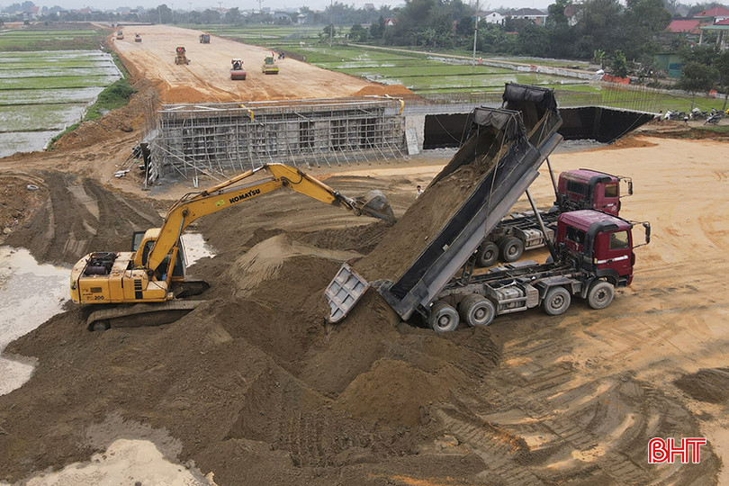 Việc siết chặt quản lý bến thủy nội địa có thể dẫn tới tình trạng khan hiếm VLXD, nhất là cát xây dựng ben-thuy-noi-dia-02.jpg