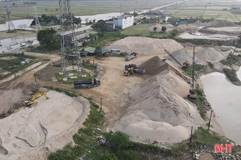 Quá trình kiểm tra, lực lượng chức năng đã xử phạt nhiều đơn vị do vi phạm trong lĩnh vực đường thủy nội địa. ben-thuy-noi-dia-5.jpg