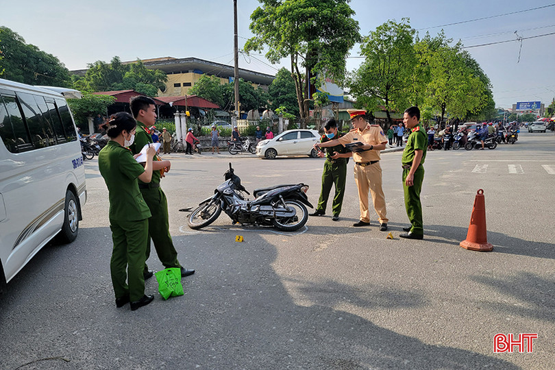 Vụ tai nạn giao thông nghiêm trọng ở ngã tư giao đường Đặng Dung với đường Nguyễn Công Trứ (TP Hà Tĩnh) khiến 1 người tử vong. tai-nan.jpg