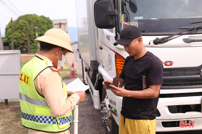 CSGT Công an Hà Tĩnh kiểm tra điều kiện chấp hành pháp luật về giao thông trên quốc lộ 1. tai-nan-giao-thong-3.jpg