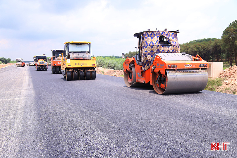 Dự án cao tốc Bắc - Nam phía Đông giai đoạn 2021 - 2025 qua Hà Tĩnh đang được đẩy nhanh thi công. cao-toc-4.jpg