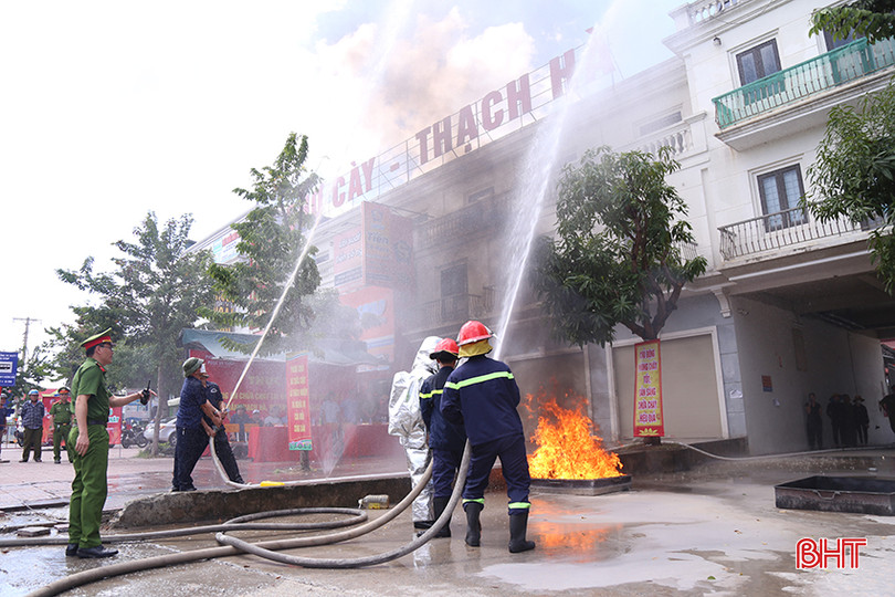 Thời gian qua, các ngành chức năng và chính quyền địa phương ở Hà Tĩnh thường xuyên tổ chức diễn tập PCCC&CNCH. phong-chay-chua-chay-2.jpg