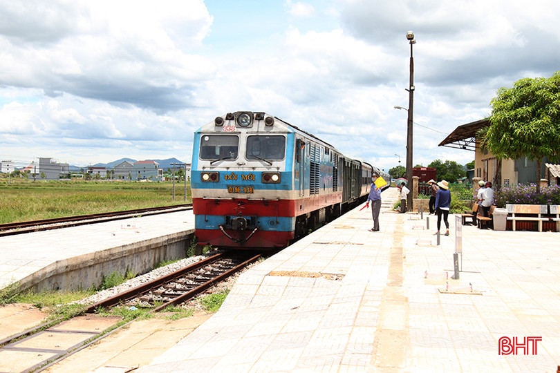 Các lối đi tự mở ngang qua đường sắt gây nguy cơ cao xảy ra tai nạn giao thông. giao-thong-duong-sat-1.jpg