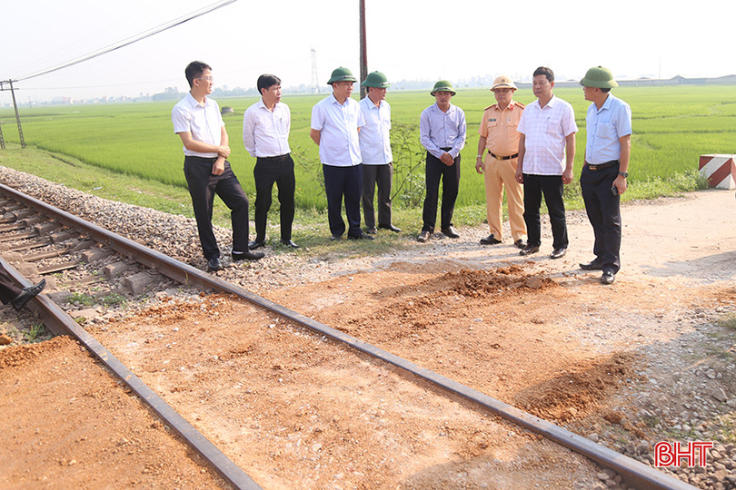Đoàn giám sát của Đoàn ĐBQH tỉnh kiểm tra công tác đảm bảo trật tự ATGT đường sắt. giao-thong-duong-sat-0.jpg