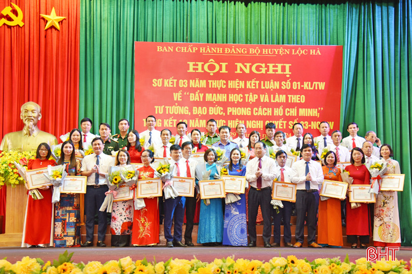 Tôn vinh các tập thể, cá nhân điển hình tiên tiến trong học và làm theo gương Bác. DSC_4132 - Copy.JPG