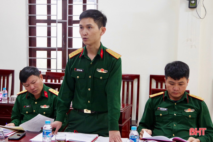 Các bí thư chi bộ thuộc Đảng bộ Ban CHQS huyện Vũ Quang trao đổi kinh nghiệm, phương pháp xây dựng "chi bộ 4 tốt". VQ1 - Copy.jpg
