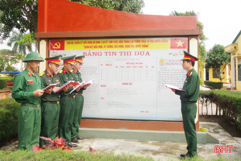 Đảng bộ Trung đoàn 841 chấm điểm thi đua về công tác xây dựng Đảng hàng tháng giữa các chi bộ. 1 - Copy.jpg