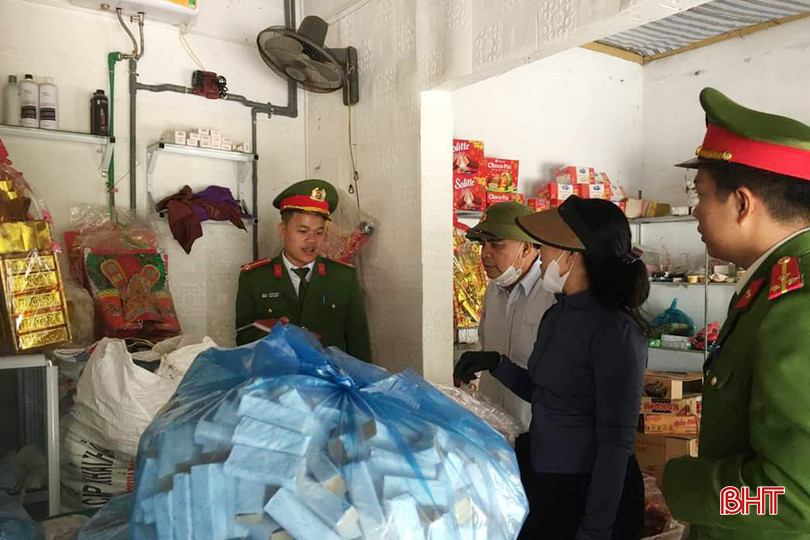 Lực lượng công an ở Lộc Hà thường xuyên kiểm tra công tác PCCC tại các khu chợ, ki ốt, nhà ở kết hợp kinh doanh hàng dễ cháy... 7 - Copy.jpg