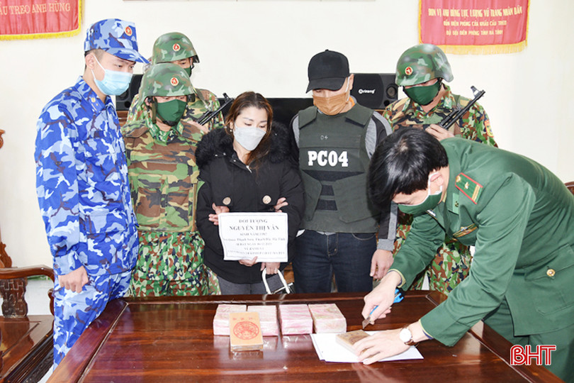 Lính quân hàm xanh là "khắc tinh" của bọn tội phạm (trong ảnh: BĐBP Cầu Treo phối hợp phá án ma túy xuyên quốc gia). DSC_4480 - Copy.JPG