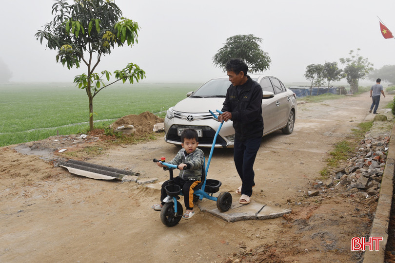 Đường sụt lún, cống thoát nước bị sập gây ảnh hưởng đến cuộc sống, đi lại của người dân. DSC_3308 - Copy.JPG