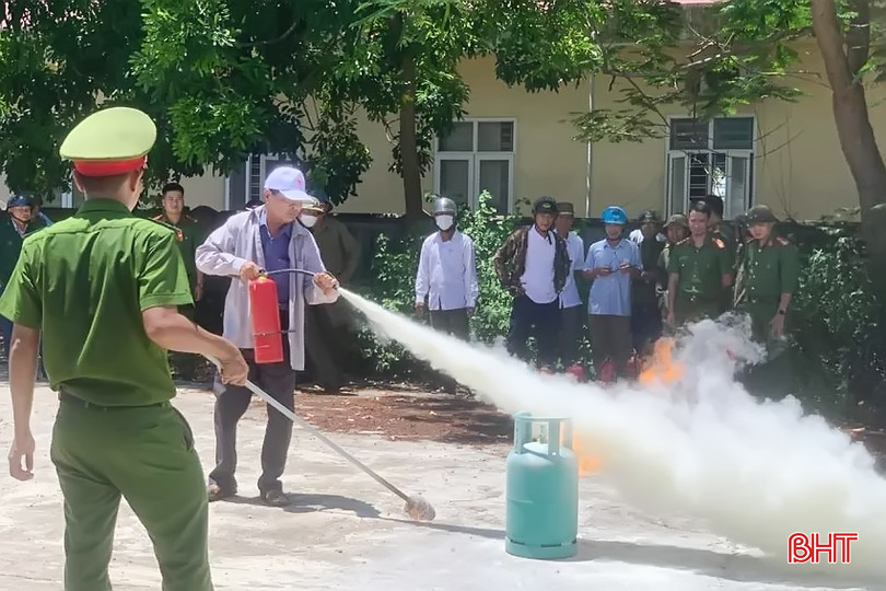 Công tác tập huấn được triển khai thường xuyên nhằm nâng cao khả năng PCCC cho các lực lượng, nhất là công an xã. 5 - Copy.jpg