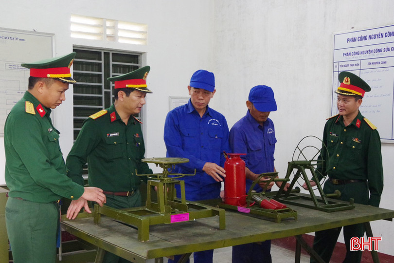 Kiểm tra sáng kiến “Bình nén hơi phun sơn in xì ký hiệu” của Thiếu tá Nguyễn Danh Quyết – Thủ kho K19. 4 - Copy.jpg