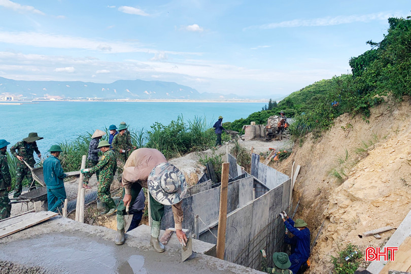 Cán bộ, nhân viên Đại đội 17 Công binh luôn nỗ lực thi đua để cụ thể hóa các mục tiêu, chỉ tiêu trong đợt thi đua chào mừng đại hội TĐQT. 4 - Copy.jpg