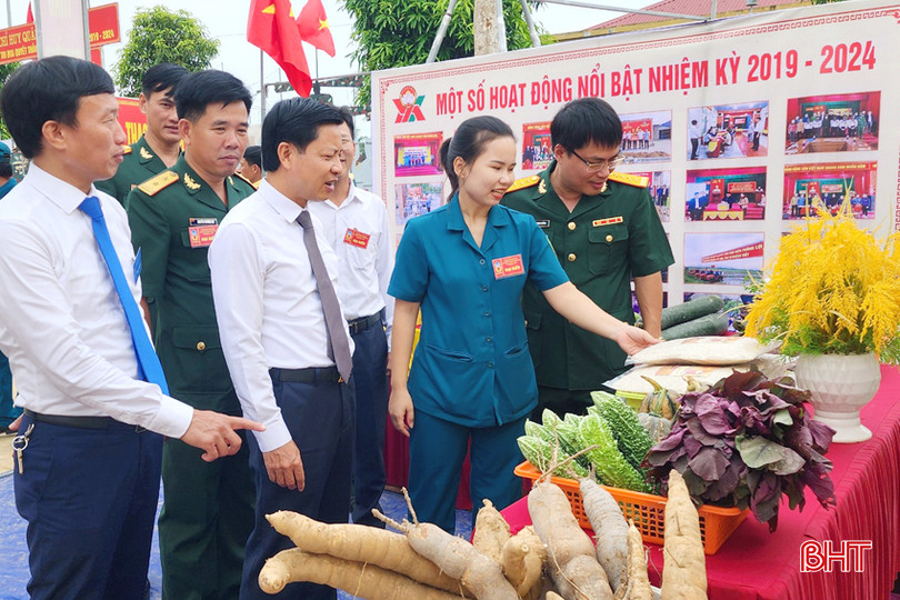 Ban CHQS huyện Kỳ Anh chuẩn bị gian hội trại trưng bày sản phẩm OCOP của địa phương tại Đại hội TĐQT của LLVT tỉnh giai đoạn 2019-2024. Anh 11 (1) - Copy.jpg