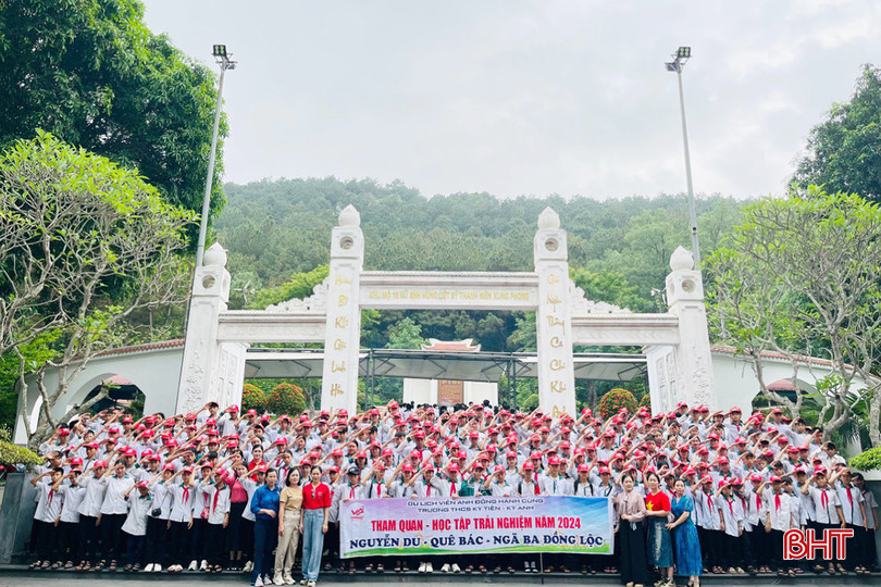 Trường THCS Kỳ Tiến (huyện Kỳ Anh) tổ chức tham quan các địa chỉ đỏ. z5441455203106_b6320ed5160071fbfb09220bf0d9c225.jpg