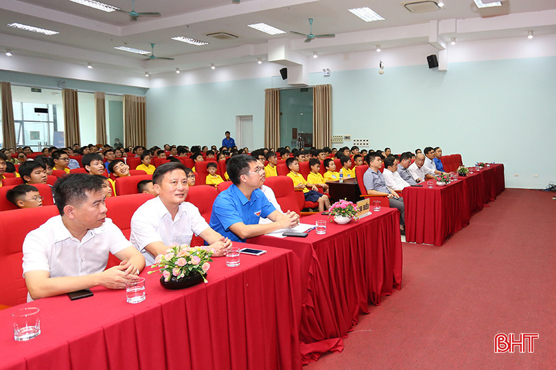 Đại biểu tham dự buổi lễ. aIMG_4273.jpg