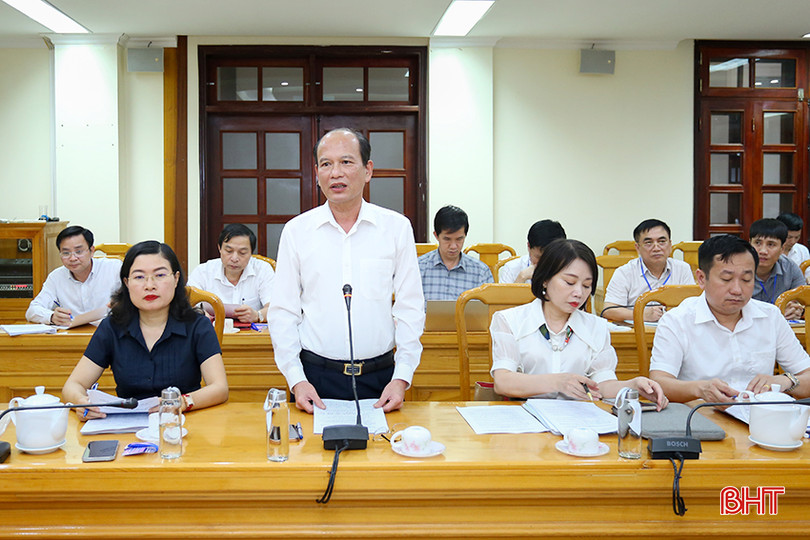 Phó Giám đốc Sở GD&ĐT Nguyễn Quốc Anh báo cáo công tác chuẩn bị tổ chức các kỳ thi. aIMG_4557.jpg