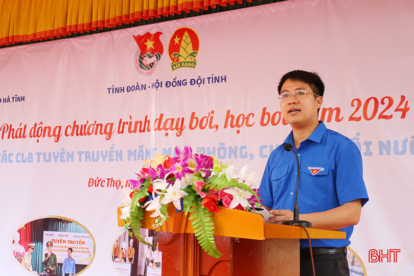 Phó Bí thư Tỉnh đoàn, Chủ tịch Hội đồng Đội tỉnh Nguyễn Viết Hải Đăng phát động buổi lễ. aIMG_4331.jpg
