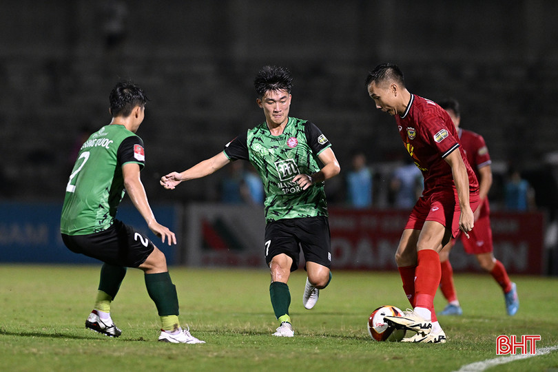 HLV Nguyễn Thành Công có sự bổ sung mạnh trên hàng công trong hiệp 2. aDSC_3575.jpg
