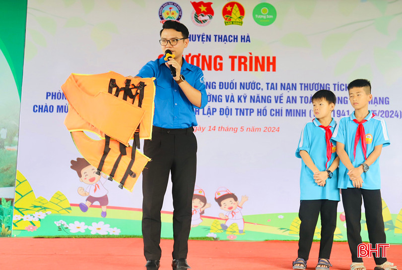 Huyện đoàn - Hội Đồng đội huyện Thạch Hà phối hợp Phòng GD&ĐT tổ chức chương trình trang bị kỹ năng phòng, chống đuối nước, tai nạn thương tích, phòng chống xâm hại trẻ em, bạo lực học đường và kỹ năng an toàn thông tin mạng. 604236779c963dc86487.jpg