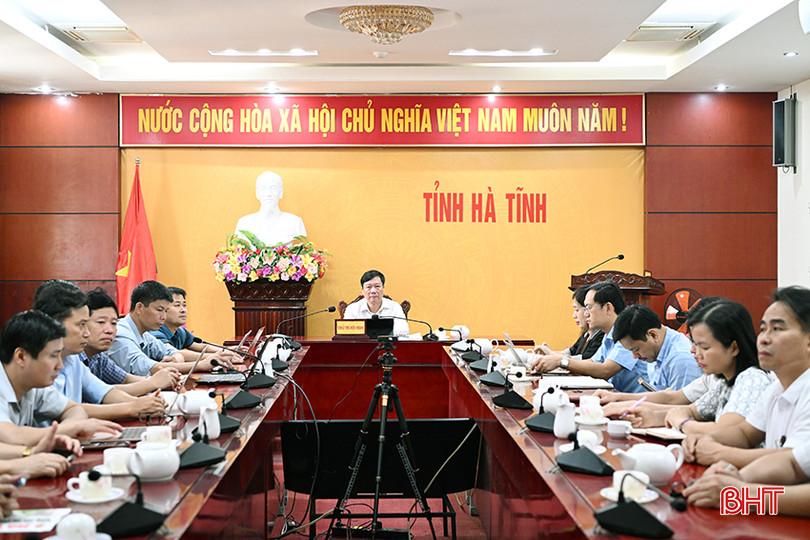 Giám đốc Sở Y tế Nguyễn Minh Đức chủ trì điểm cầu Hà Tĩnh. aDSC_3616.jpg