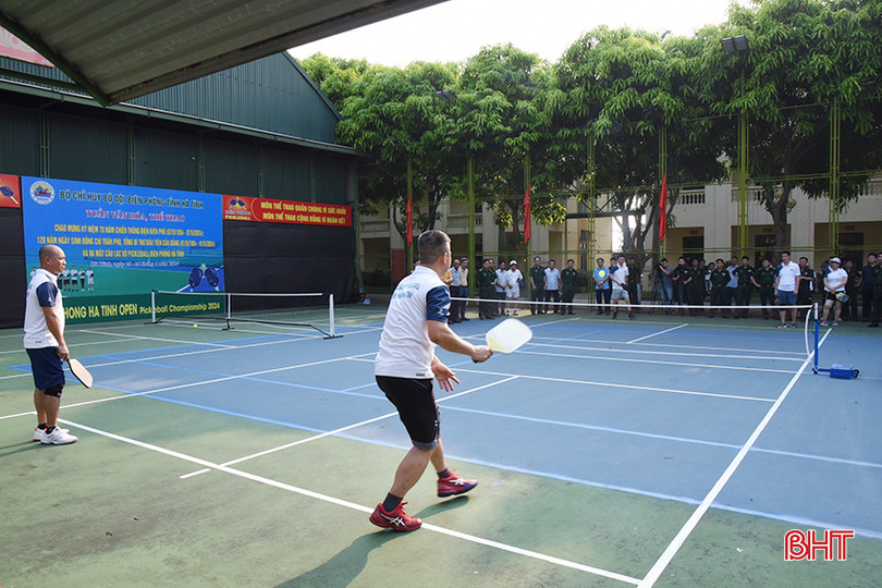 Các thành viên CLB Pickleball Biên phòng Hà Tĩnh hứng khởi với môn thể thao mới z5456007791852_106b044c9cb7e525767ff19658d42cae.jpg