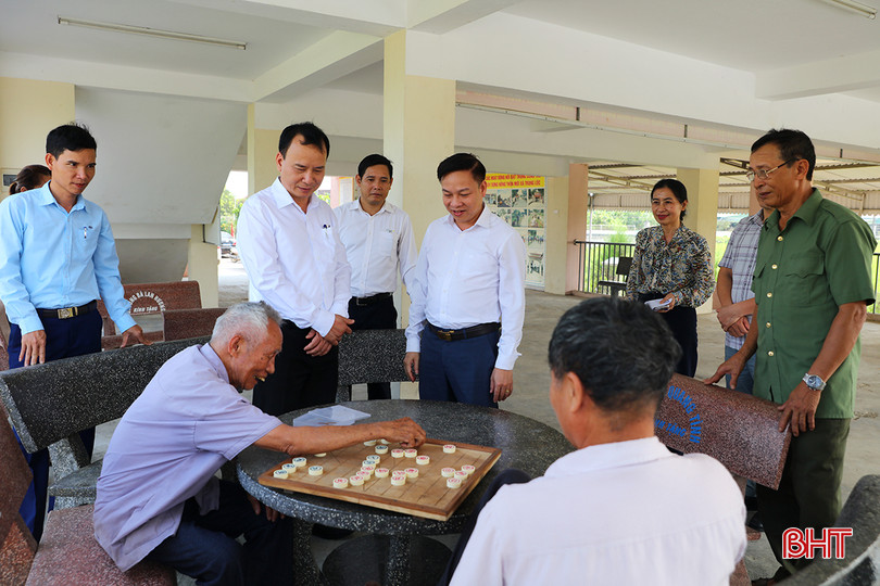 Đoàn kiểm tra phong trào “Toàn dân đoàn kết xây dựng đời sống văn hóa” Trung ương do đồng chí Nguyễn Lam - Phó Trưởng ban Dân vận Trung ương làm trưởng đoàn đến tham quan mô hình Nhà văn hóa cộng đồng tại xã Trung Lộc, huyện Can Lộc (tháng 4/2024). Đoàn kiểm tra phong trào “Toàn dân đoàn kết xây dựng đời sống văn hóa” Trung ương do đồng chí Nguyễn Lam - Phó Trưởng ban Dân vận Trung ương làm trưởng đoàn đến tham quan mô hình Nhà văn hóa cộng đồng tại xã Trung Lộc, huyện Can Lộc (tháng 4/2024).