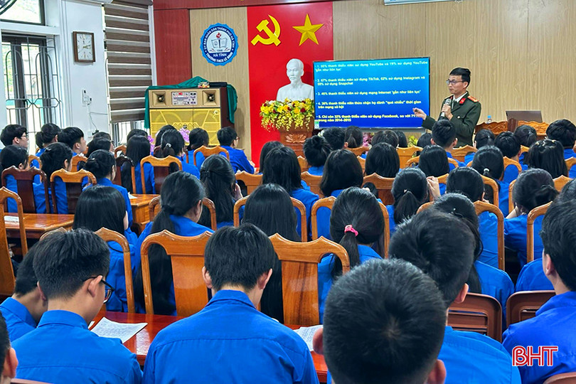 Cán bộ Phòng An ninh mạng và phòng, chống tội phạm sử dụng công nghệ cao Công an tỉnh tuyên truyền về Luật An ninh mạng và tình trạng lừa đảo qua mạng tới đoàn viên thanh niên. lua-dao-qua-mang.jpg