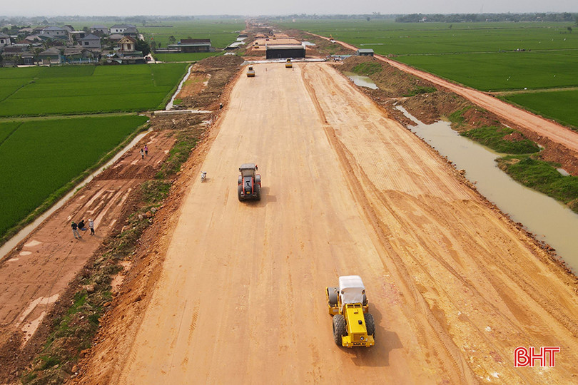Tuyến cao tốc Bắc - Nam phía Đông giai đoạn 2021 - 2025 qua Hà Tĩnh đang được triển khai thi công. cao-toc-bac-nam-2.jpg