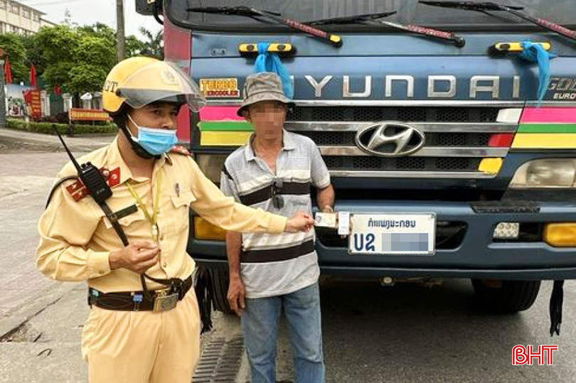 CSGT Công an TX Kỳ Anh phát hiện tài xế quê Quảng Bình điều khiển xe đầu kéo biển Lào dương tính với ma túy. ma-tuy-2.jpg