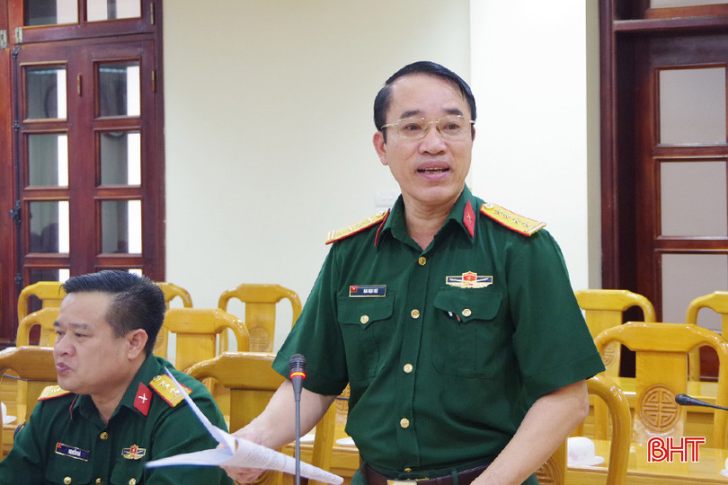 Đại tá Mai Ngọc Việt - Phó Chính ủy Bộ CHQS tỉnh báo cáo kết quả khảo sát, tìm kiếm, quy tập mộ liệt sĩ hy sinh tại Lào, mùa khô 2023 - 2024. IMGP5314 - Copy.JPG