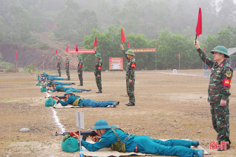 Lực lượng dân quân năm nhất tham gia hội thao bắn súng AK (bài 1) tại thao trường xã Hồng Lộc. 1(2).jpg