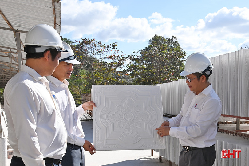 Những tấm trần thạch cao chất lượng tốt, mẫu mã đẹp được xuất bán ra nhiều nước trong khu vực Đông Nam Á. ảnh 3 - Copy.JPG
