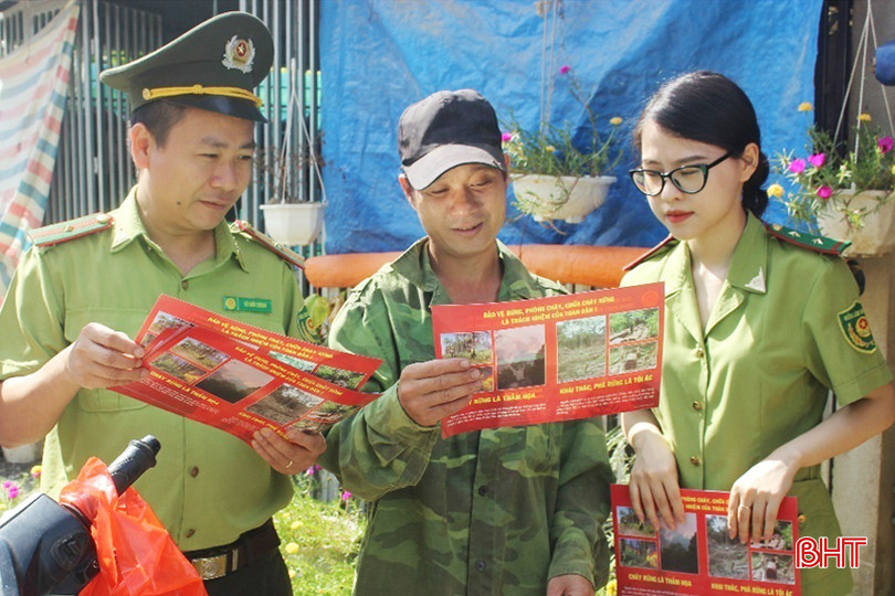 Lực lượng kiểm lâm Vườn Quốc gia Vũ Quang tuyên truyền nâng cao ý thức PCCCR cho người dân. vườn quốc gia - Copy.jpg