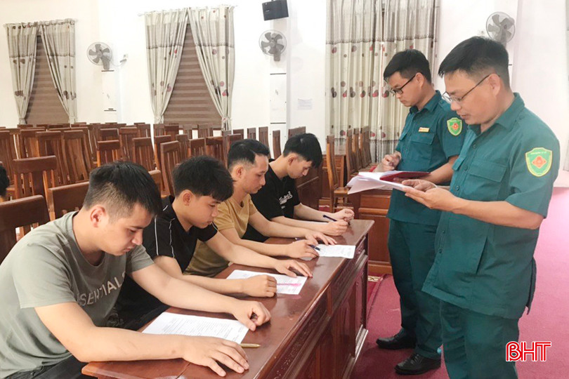 Ban CHQS xã kiểm tra, rà soát, quản lý nguồn thanh niên trong độ tuổi sẵn sàng nhập ngũ. 5 - Copy.jpg
