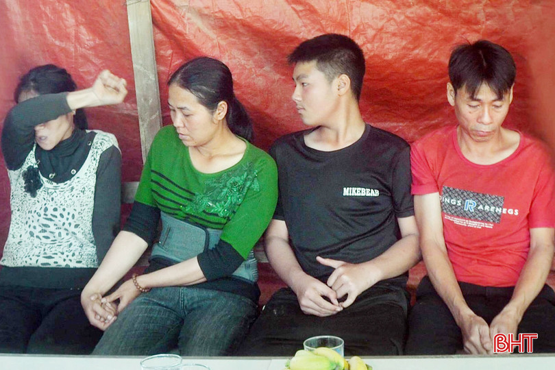 4 thành viên trong gia đình chị Tuyền đều bị ốm đau, tật nguyền. z5075676424617_2e5d6ba232c3d8f123f69fd8d5786dfb - Copy.jpg