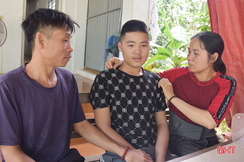Mong ước lớn nhất của vợ chồng chị Tuyền là có tiền chữa trị cho con trai để cháu có tương lai, đỡ thiệt thòi. DSC_4669 - Copy - Copy.JPG