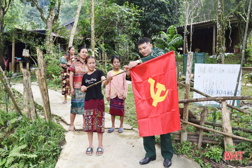 BĐBP Bản Giàng (Hương Khê) thường xuyên chăm lo đời sống cho đồng bào dân tộc thiểu số. DSC_8424.JPG