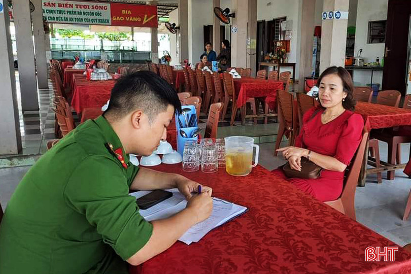 Công an thị trấn Lộc Hà làm việc, ký cam kết với các cơ sở kinh doanh ăn uống, lưu trú về đảm bảo an ninh, an toàn, phòng chống cháy nổ. 2 - Copy.jpg