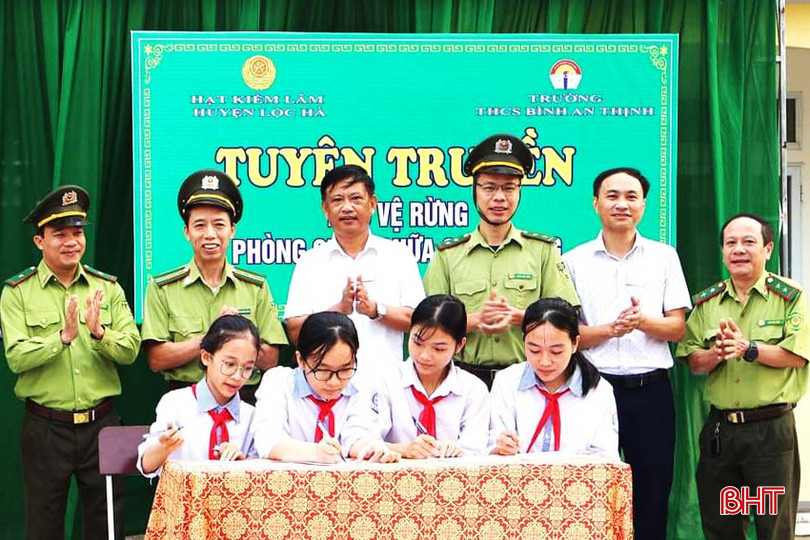 Học sinh Trường THCS Bình An Thịnh (xã Bình An, Lộc Hà) ký cam kết không vi phạm các quy định về PCCCR. 5 - Copy.jpg