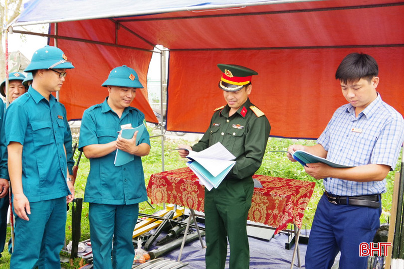 Cán bộ Ban CHQS huyện Đức Thọ kiểm tra, đôn đốc, hướng dẫn lực lượng dân quân xã Trường Sơn thực hiện kế hoạch huấn luyện chiến đấu đợt 1/2024. 3 - Copy.jpg