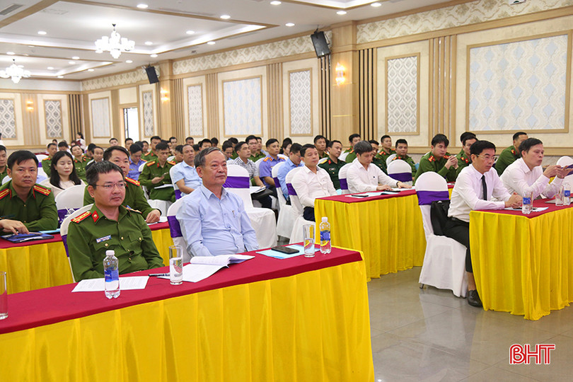 Các đại biểu tham dự hội nghị. tro-giup-phap-ly-2.jpg