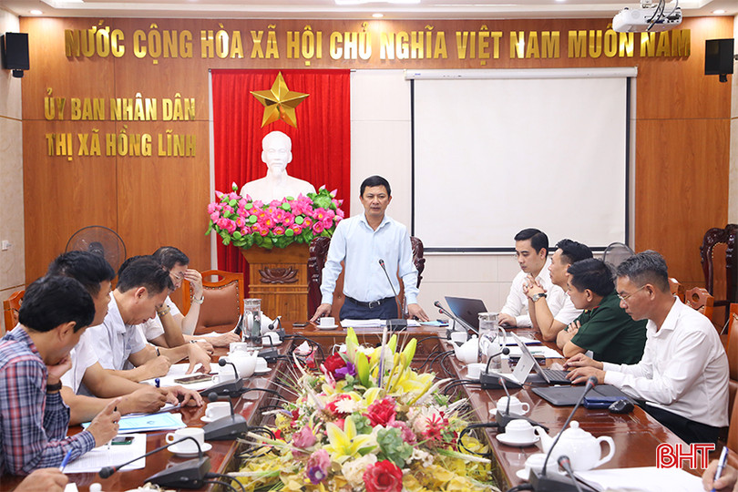 Phó Chủ tịch UBND tỉnh Lê Ngọc Châu chủ trì cuộc làm việc. phong-chong-thien-tai-7.jpg