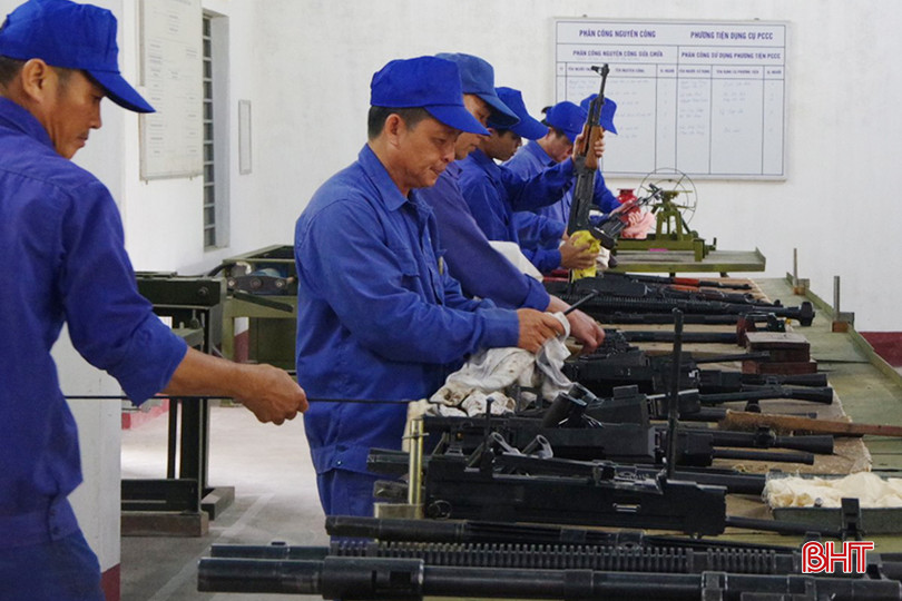 Công tác phòng chống cháy nổ trong các đơn vị bộ đội luôn được gắn liền với việc đảm bảo an toàn trong bảo quản, bảo dưỡng, bảo vệ trang bị, vũ khí. 134 - Copy.jpg