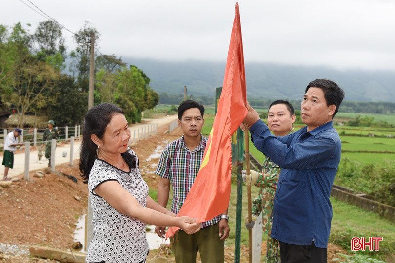 Dưới sự chăm lo, giúp đỡ của BĐBP Bản Giàng, bản Rào Tre (Hương Liên) ngày càng ấm no, bình yên. DSC_2402 - Copy.JPG