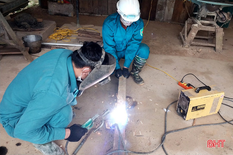 Đại đội 17 luôn chú trọng đảm bảo ATVSLĐ-PCCN, giữ gìn vệ sinh môi trường lao động. đại đội 17 - Copy.jpg