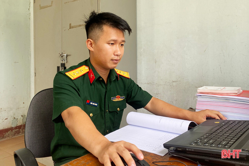 Thượng úy Trần Xuân Huỳnh là gương mặt tiêu biểu trong phong trào thi đua quyết thắng của Bộ CHQS tỉnh Hà Tĩnh. 111 - Copy.jpg