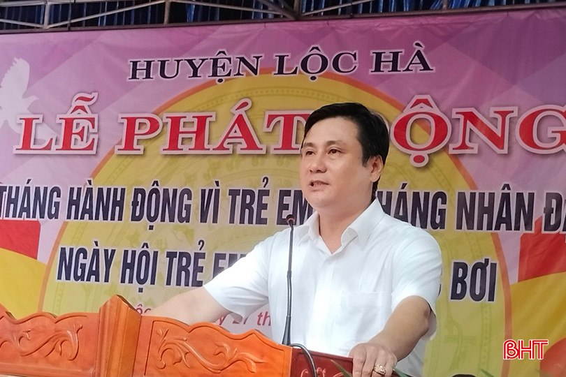 Phó Chủ tịch UBND huyện Lộc Hà Nguyễn Việt Cường phát động hưởng ứng Tháng hành động vì trẻ em, Tháng Nhân đạo và ngày hội ngày hội trẻ em, học sinh học bơi. 5 - Copy.jpg