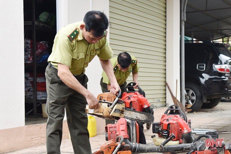 Kiểm lâm Hương Khê sẵn sàng trang thiết bị, máy móc để kịp thời ứng cứu khi xảy ra cháy rừng. DSC_3294 - Copy.JPG
