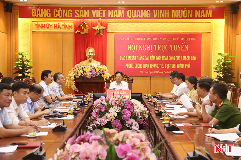 Đồng chí Trần Thế Dũng - Phó Bí thư Thường trực Tỉnh ủy, Phó Trưởng ban Chỉ đạo phòng, chống tham nhũng, tiêu cực tỉnh điều hành tại điểm cầu Hà Tĩnh. tham-nhung-tieu-cuc-3.jpg
